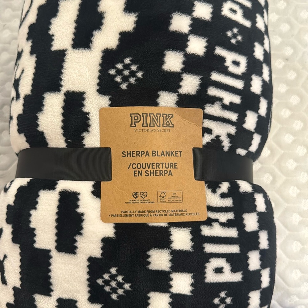 VS PINK Sherpa Blanket